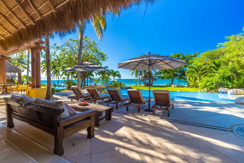 Villa ultra luxueuse en front de mer entièrement équipée par Coldwell Banker Global Luxury! - Image 1