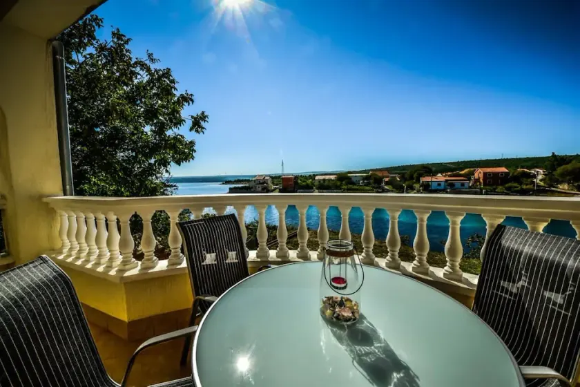 Apartment in Krusevo With Terrace - Image 1