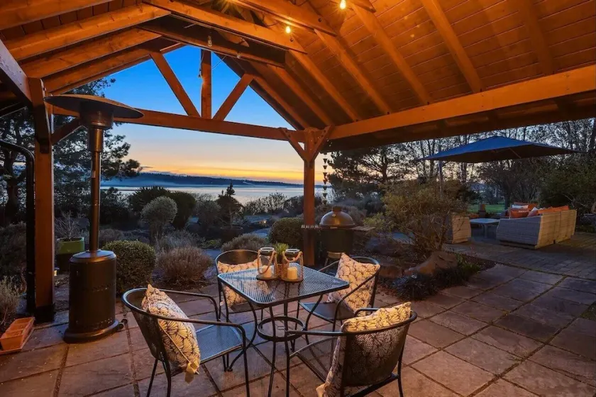 Harbor View House - Image 1