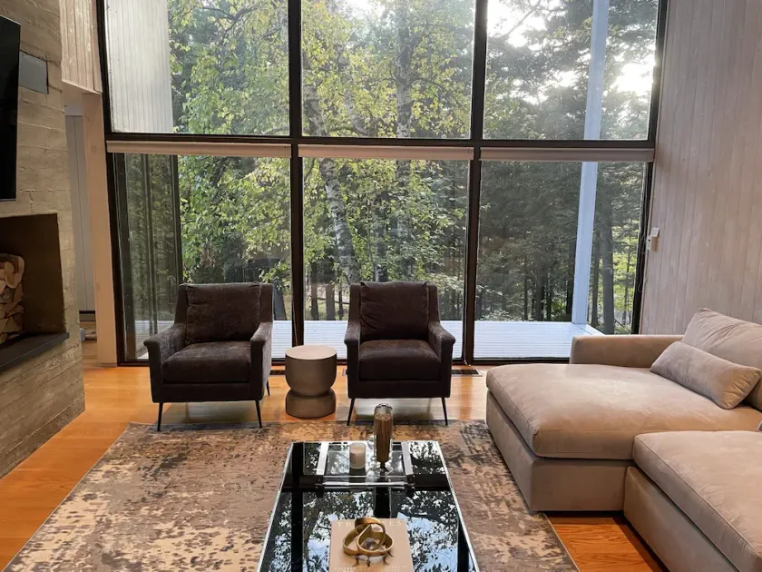 Contemporary home with pool and tennis court, 3 mins from Sugarbush - Image 1