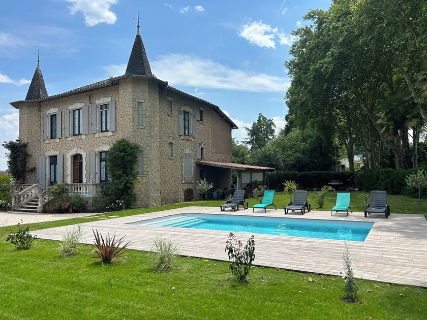 Château l'Argelès, private accommodation, swimming pool, spa - Image 1