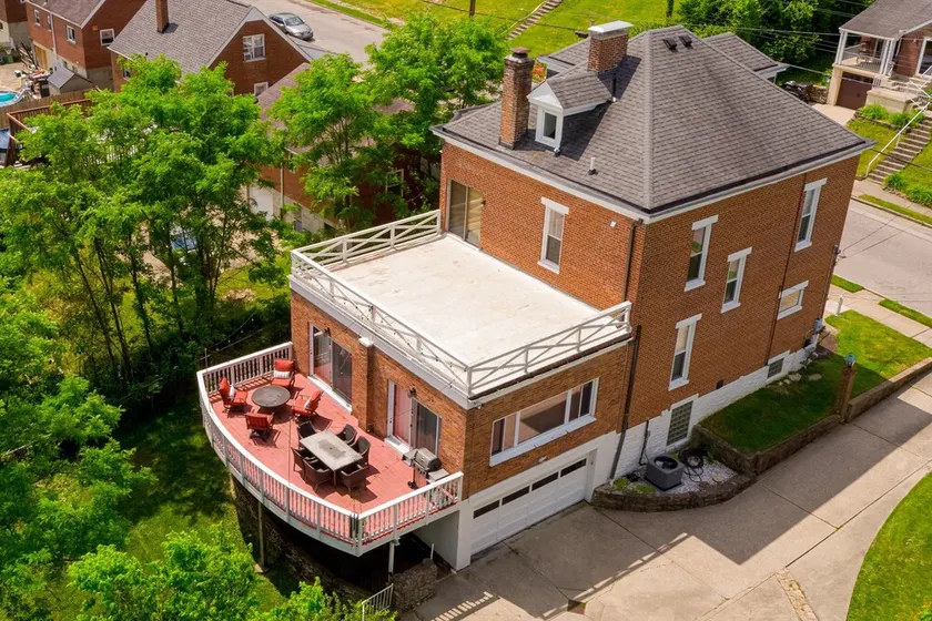 Golden Goose  Huge 5+ BR 3 bath 3 Miles to Cincy - Image 1