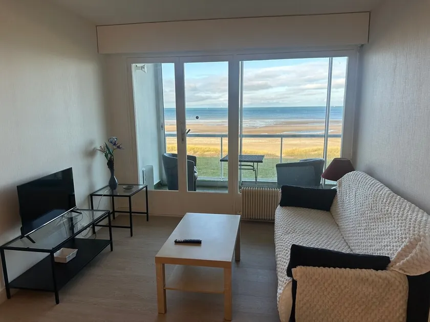 2-Zimmer-Wohnung mit Meerblick, Loggia, Parkplatz und voller Ausstattung - Image 1