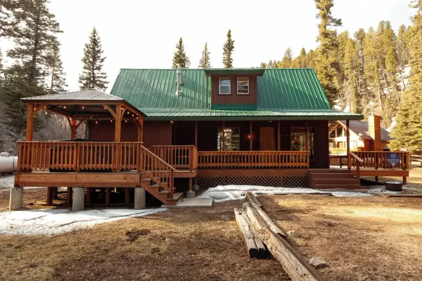Duke Cabin - Upper Valley - Free WiFi - Satellite - Gas Fireplace - Wrap Around - Image 1