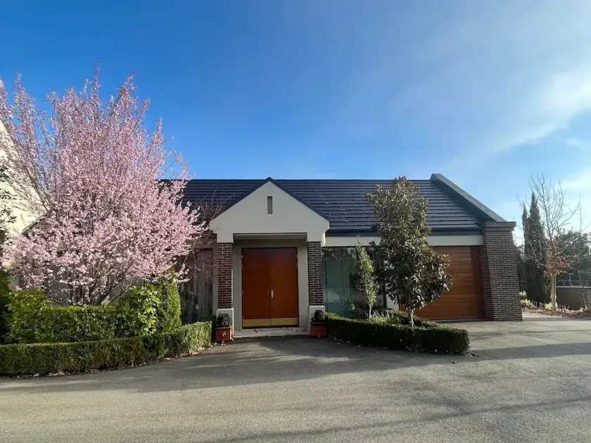 Cosy Country Apartment 8-mins from the City - Image 1