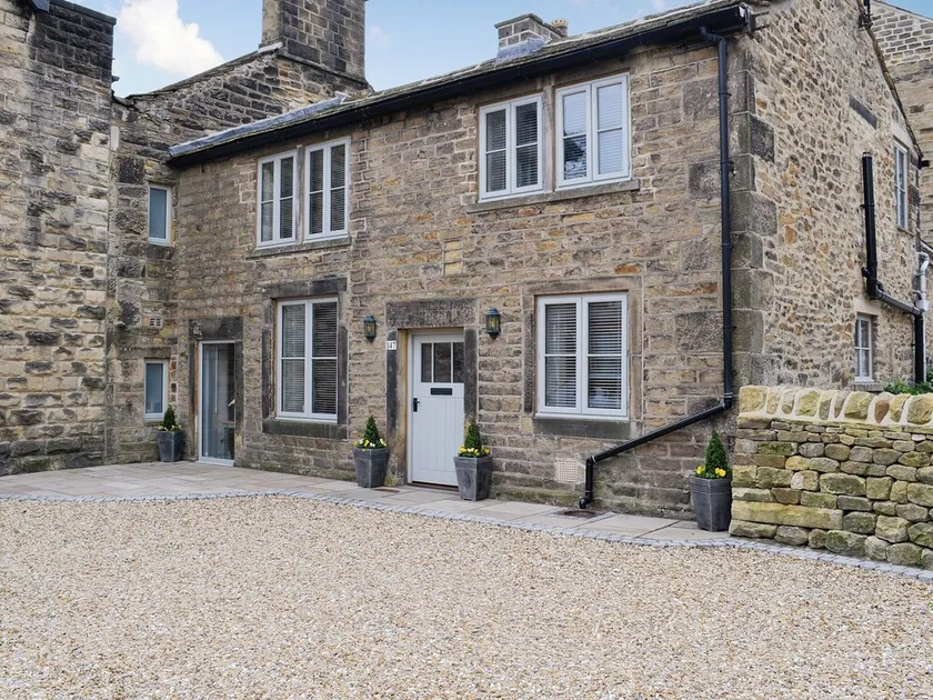 2 bedroom accommodation in Addingham, near Skipton - Image 1