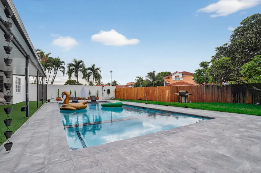 Luxury 3BR-2 1/2 Bath w/Patio Entertainment area - Image 1