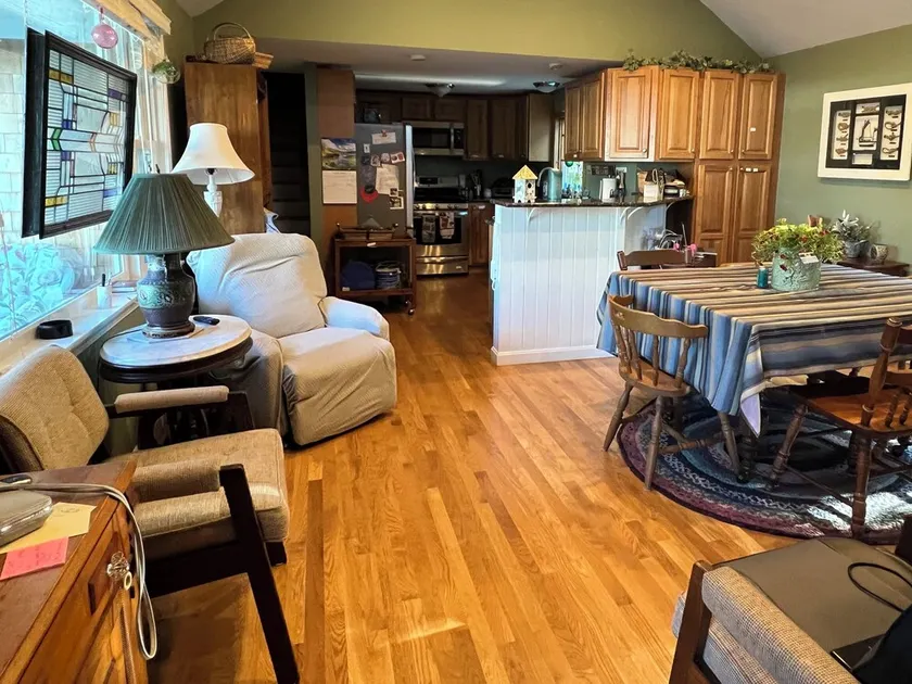 Charming, Family Friendly home. Walk to playground, grocery, restaurants.,beach. - Image 1