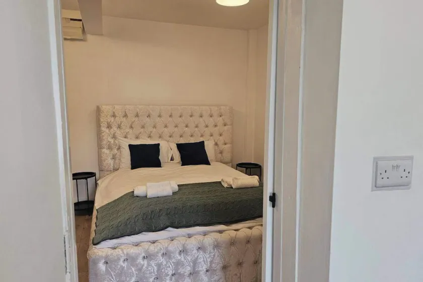 Cosy Studio in Heart of Bridgend - Image 1