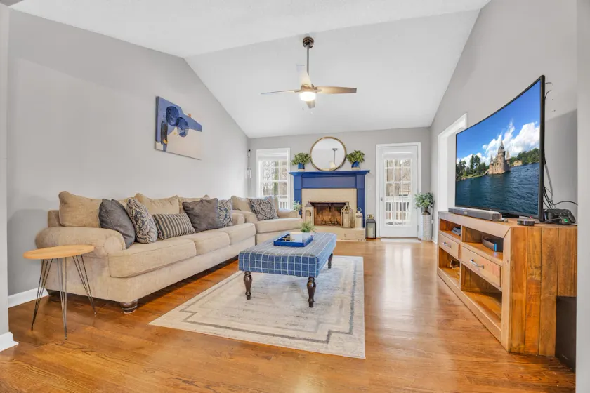 Large 5 bedroom home with fenced yard and custom fire pit - Image 1