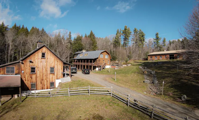 Sleeps 30!! 2 Cabins, 10 Bedrooms, 3 Kitchens, Hot Tub, Fireplaces, Game Rooms - Image 1