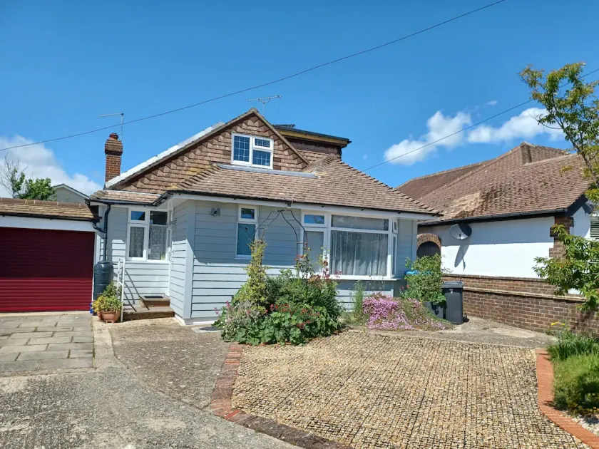 1 Bedroom  Studio Flat, close to beach, own entrance and parking. - Image 1