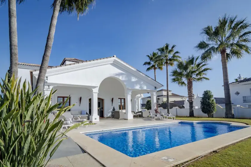 Villa de luxe avec vue imprenable sur la montagne et l'océan au sud-ouest avec piscine chauffée - Image 1