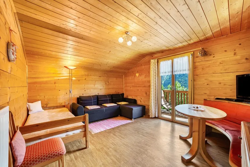 Appartamento 'Almbergerhof Wohnung Hirzer' con vista sulle montagne e balcone - Image 1