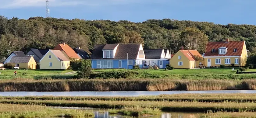 Fantastisk udsigt og kort afstand til havn og strand - vildmarksbad og sauna - Image 1