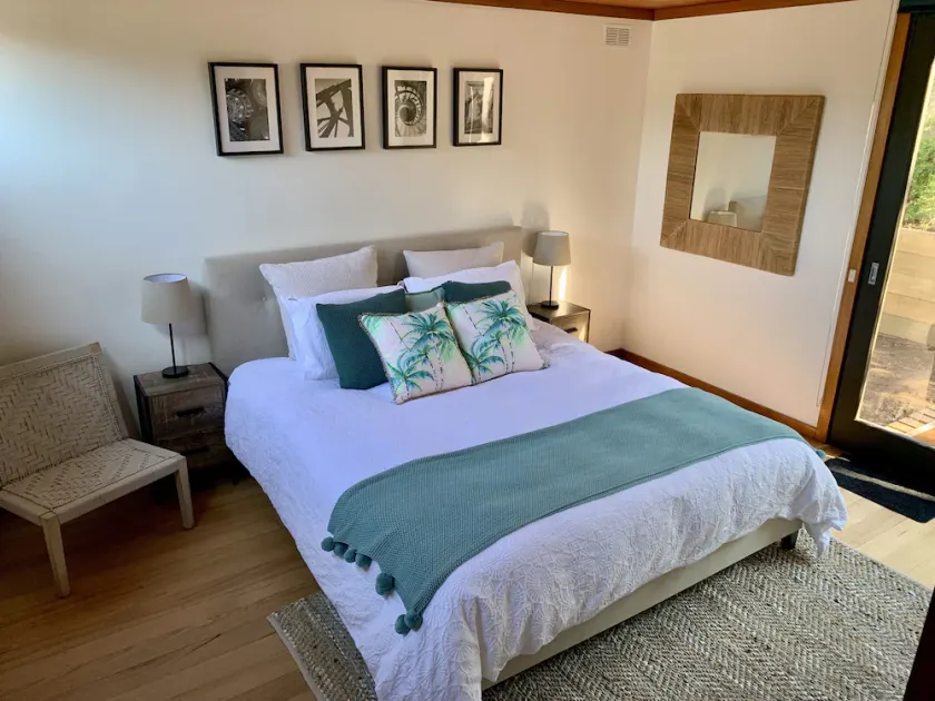 Koonya Beach House, 500m to beach, 15min from the Hot Springs and golf courses - Image 1