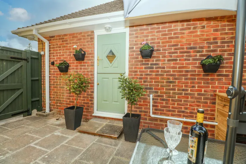 KARIBU, romantic, with a garden in High Salvington - Image 1