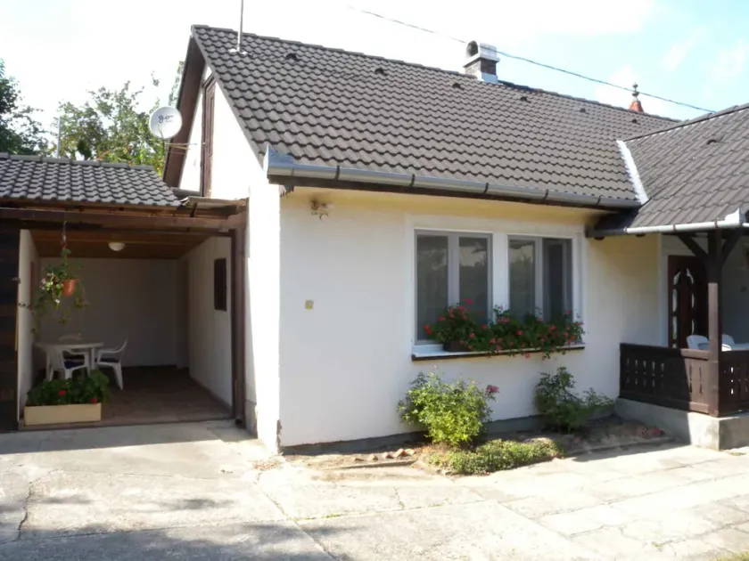 Holiday apartment with terrace and barbecue - Image 1