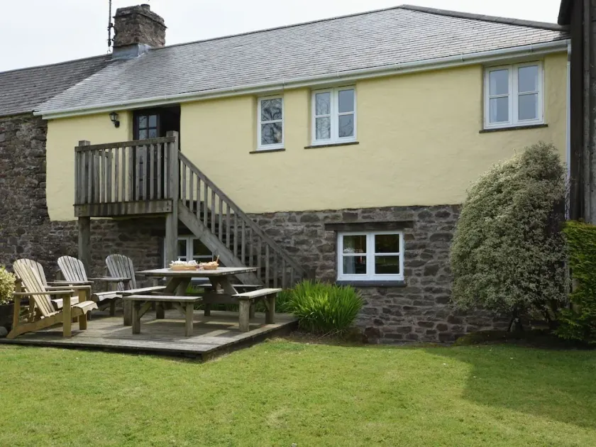 OWLS ROOST, family friendly, with hot tub in Combe Martin - Image 1