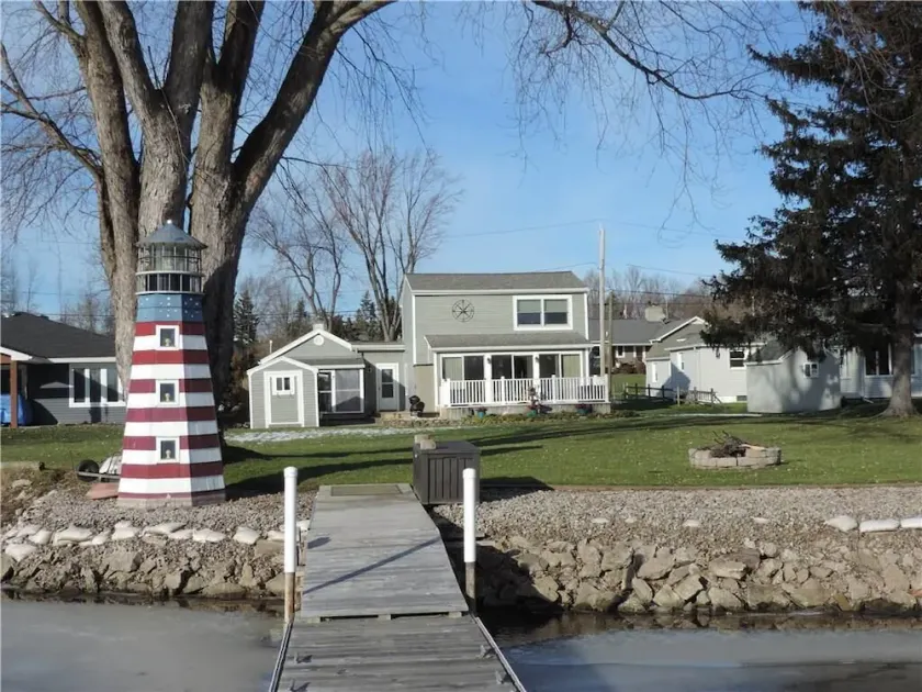 3 bedroom waterfront house with large yard and gorgeous view of Braddocks Bay - Image 1