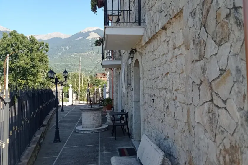1-Bed Apartment Sleeps 2 - Free Parking and Garden - Image 1