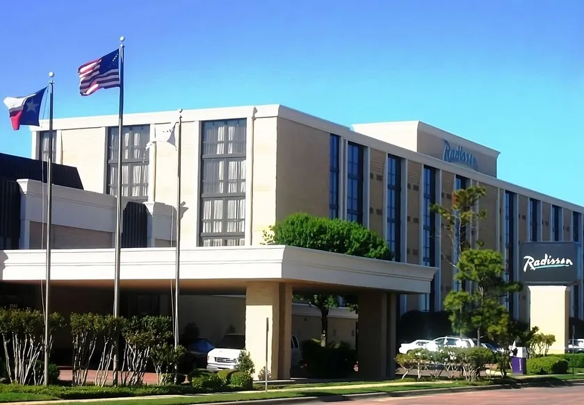 Just What You Were Looking For! 3 Great Units, Free Parking, Indoor Pool - Image 1