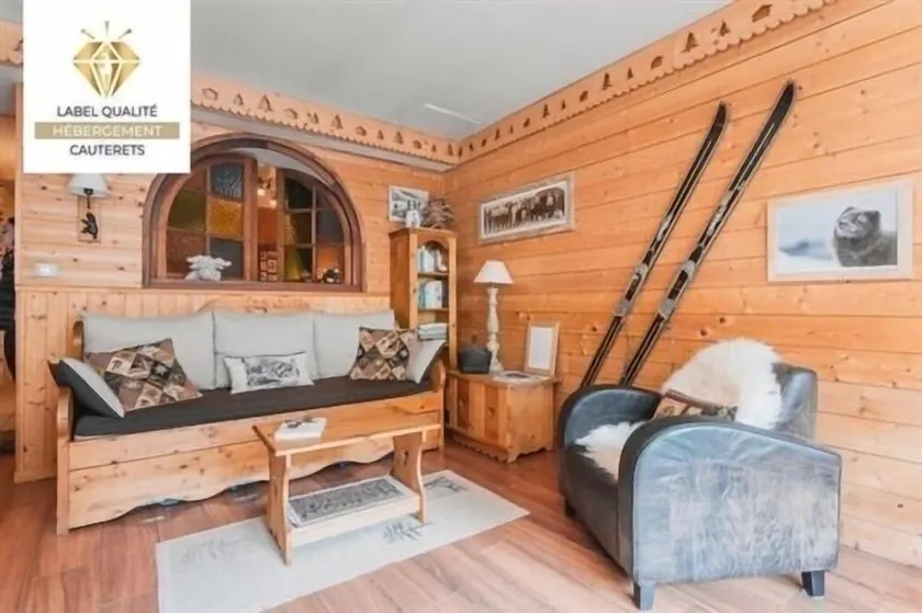 Cosy 2-room apartment with charming mountain decor 200m from the cable cars - Image 1