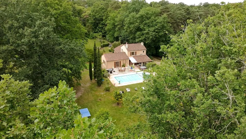 fantastisk gård på 2 ha lukket, flygel, swimmingpool, sauna, 3 min golf - Image 1