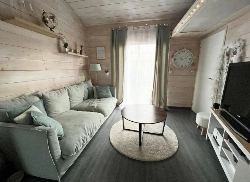 Maison Bois de Charme - Image 1
