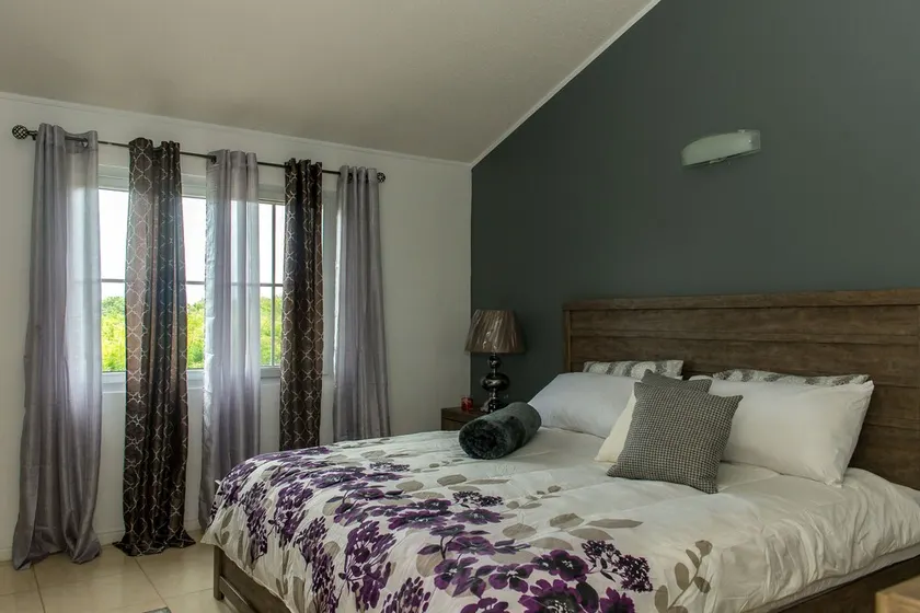 EXQUISITE 2 BEDROOM TOWNHOUSE IN SUNSHINE CITY - PORTMORE - Image 1
