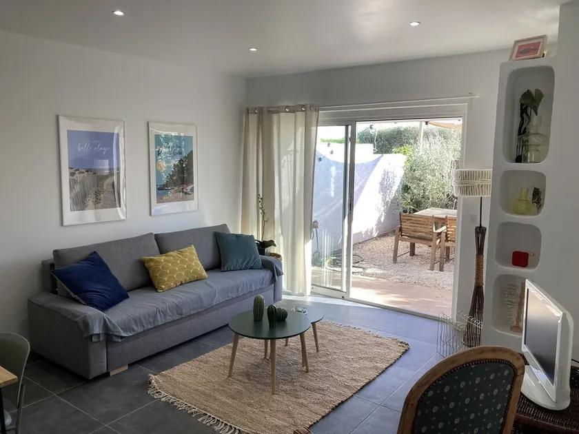 A 5-minute walk from the port! Apartment with garden - Image 1