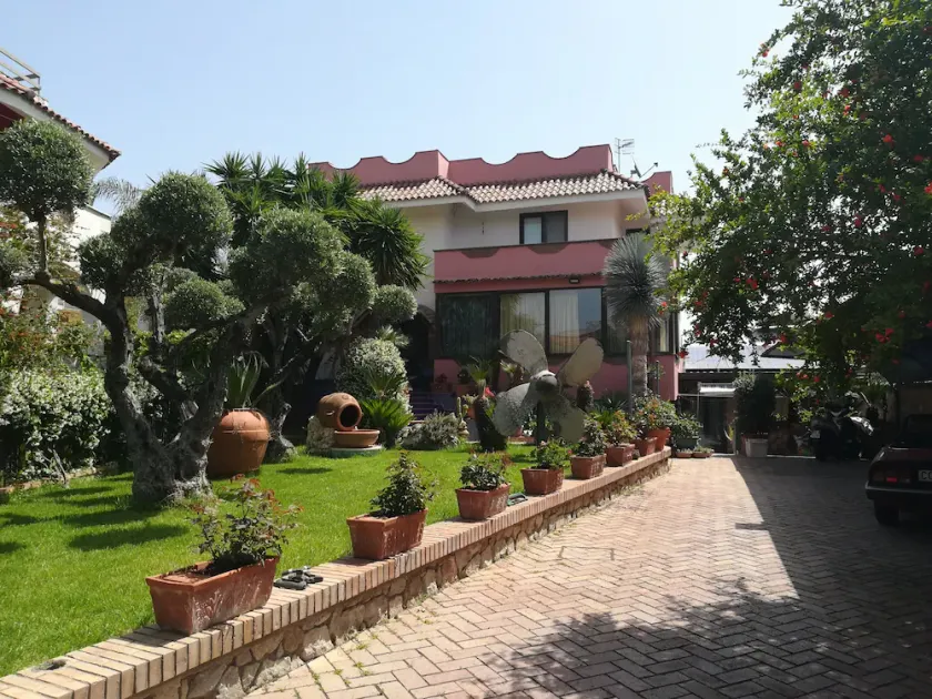Villa for 12 persons near the beach - Image 1