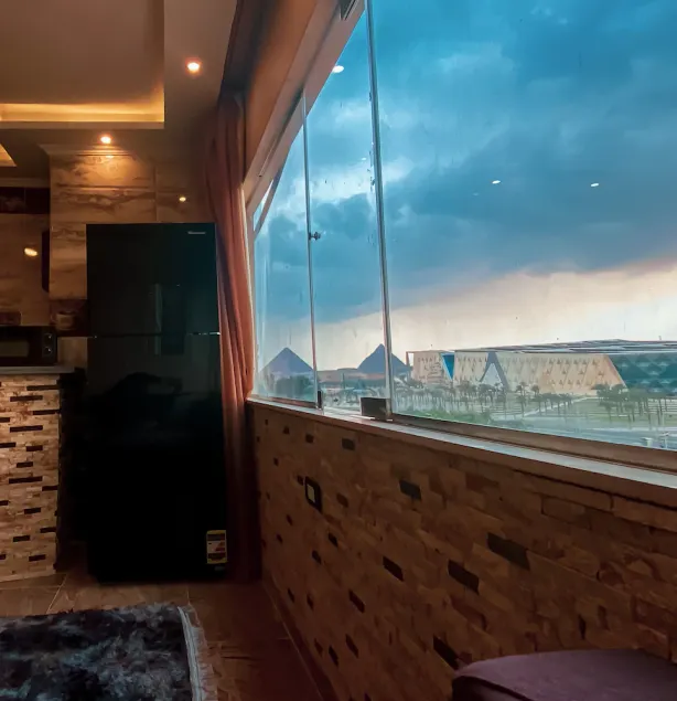 Deluxe apartment in a building with an elevator with amazing Pyramids view - Image 1