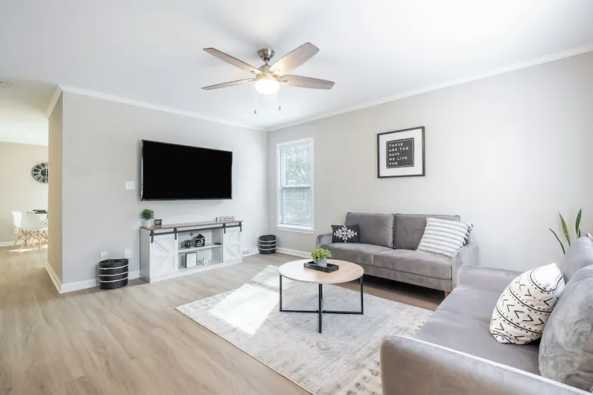 Modern Stunning SouthPark/Cotswold Home! - Image 1