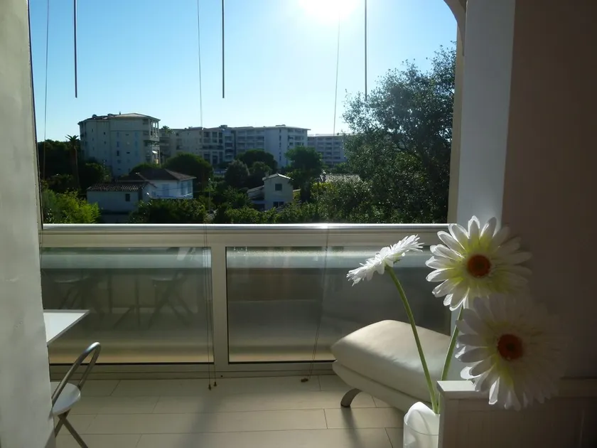 2 rooms / 5min walk to a sandy beach / private parking / near Juan les Pins - Image 1