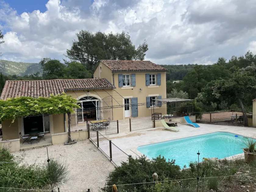 Bondehus i Cuges les Pins - Image 1