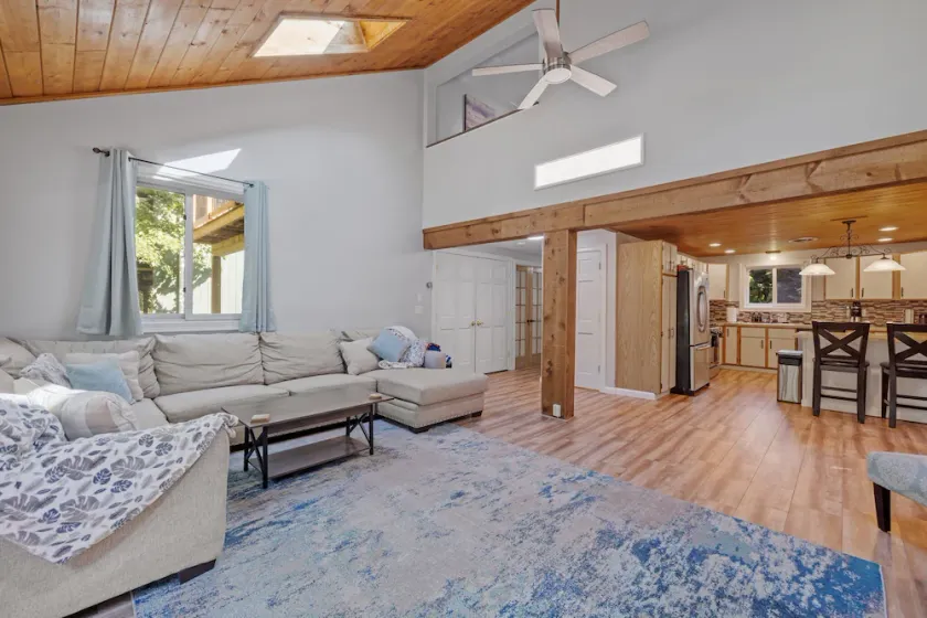 Spacious home minutes from Gunstock and Lake Winnipesaukee - Image 1