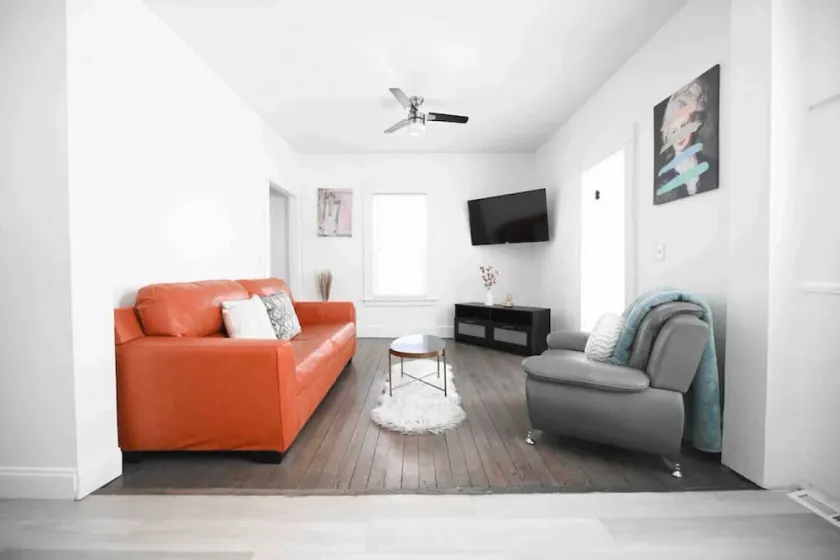 FRESHLY RENOVATED 2 BR APARTMENT! - Image 1