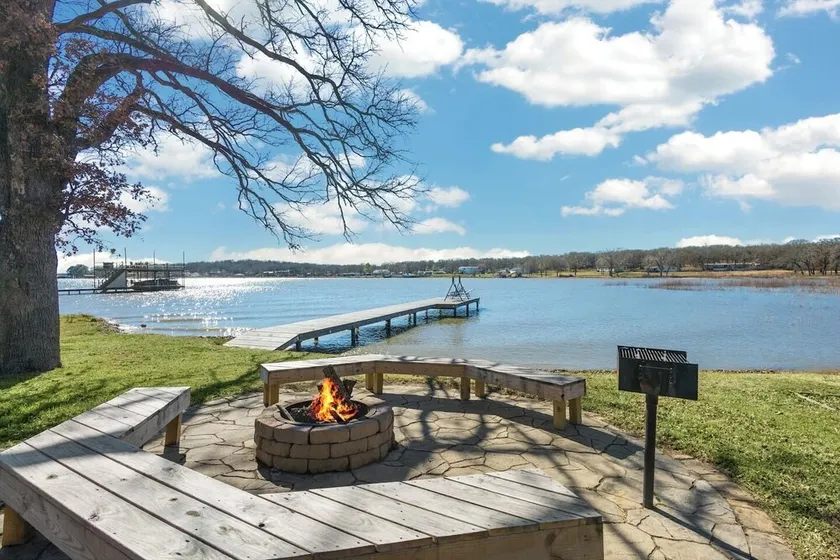 Waterfront Oasis! Beautiful deck & dock. Swim/dogs - Image 1