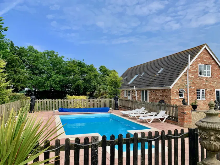 Private 3-Cottage Countryside Retreat for Groups | Pool, Hot Tub & Sleeps 19 - Image 1