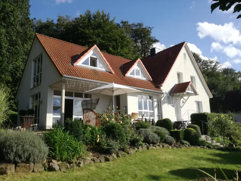 Apartment in an idyllic, sunny and quiet location on the edge of the forest with far-reaching views - Image 1