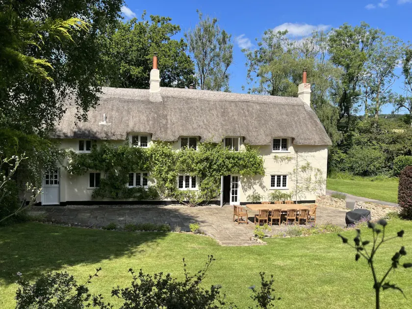 Historic Countryside Cottage and Shepherds Hut to sleep a maximum of 12. - Image 1
