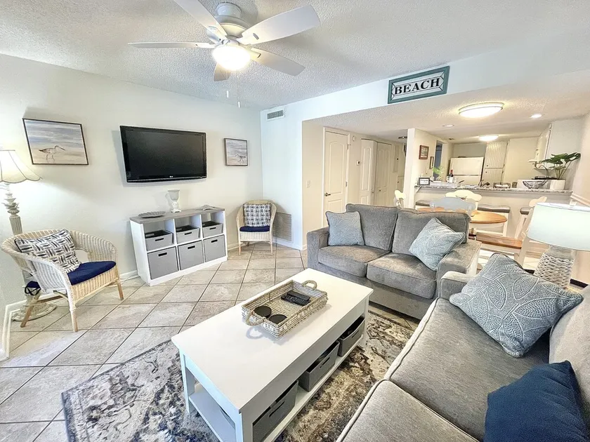 2 Bdrm Ocean view just steps away from Crescent Beach - Image 1
