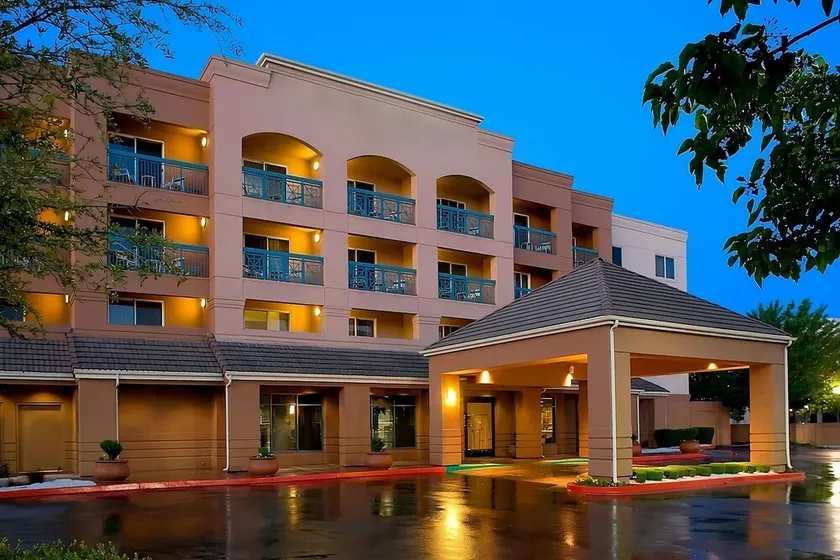 Stay in Style While Exploring the San Francisco Bay Area w/ Breakfast Buffet! - Image 1