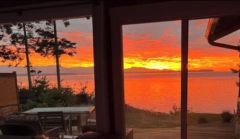 Whidbey Island Waterfront stuga! Bästa solnedgångar på västra sidan! $ 175 SPECIALS !! - Image 1