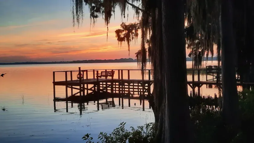 SUMMER BREEZE Lakeside Home on Chain of Lakes, Lake County Fl. - Image 1