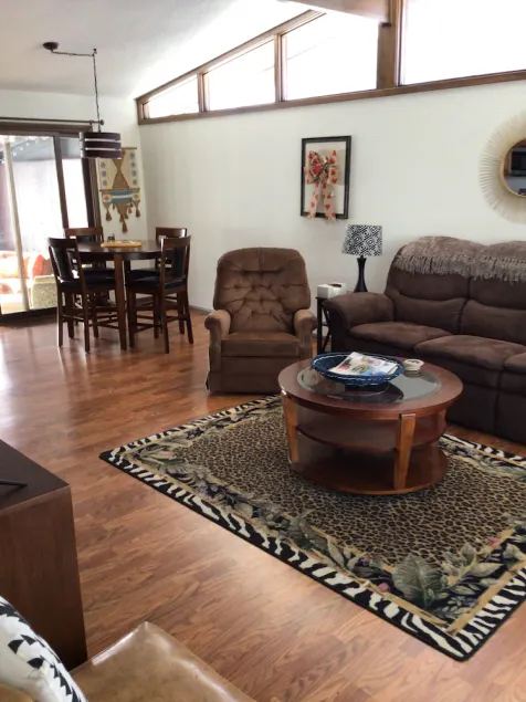 Fully furnished 3 bedroom ranch style home with large screened in porch w/garage - Image 1
