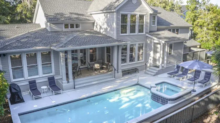 Fabulous 6 soveværelser hus med pool, spa, 2 Master Suites & Easy Walk til Beach! - Image 1