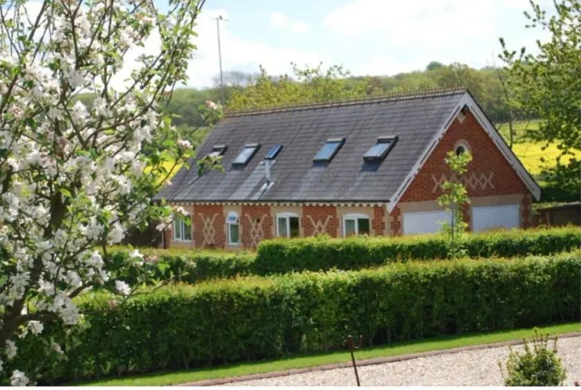 Beautifully Set 3 bed Cottage in Marlborough - Image 1