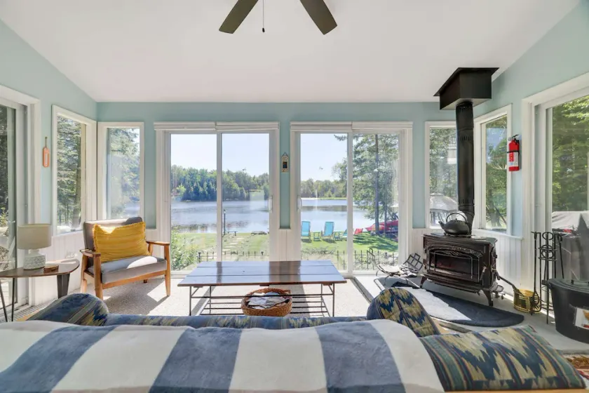 LAKE FRONT House: Pejs, 4-sæsonværelse med søudsigt - Familie & kæledyr velkomne! - Image 1